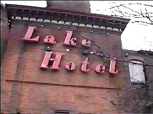 Lake Hotel 
                  Les Cotton