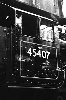 45407
                    Black 5 locomotive