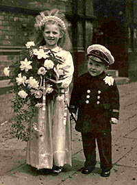 Pauline & Ray
                              1949