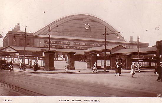 An old postcard showing the front of Central Station